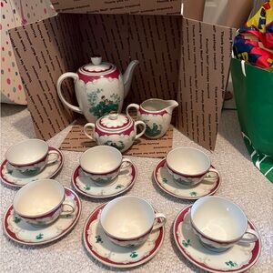 Seltmann Weiden Elegant Red and Green Tea Set hand painted in Germany